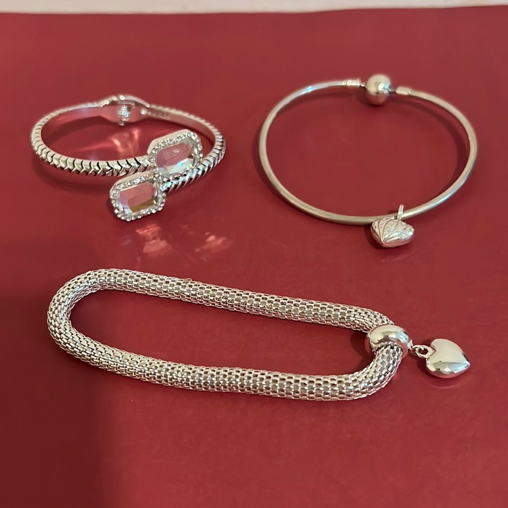 BRACELETS (3)
